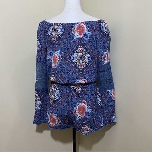 Wallflower || womans Blue Print off Shoulder Crochet Romper Sz Small - Picture 4 of 11